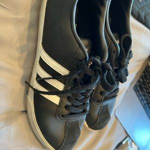 Adidas black and white tennis shoe size 8